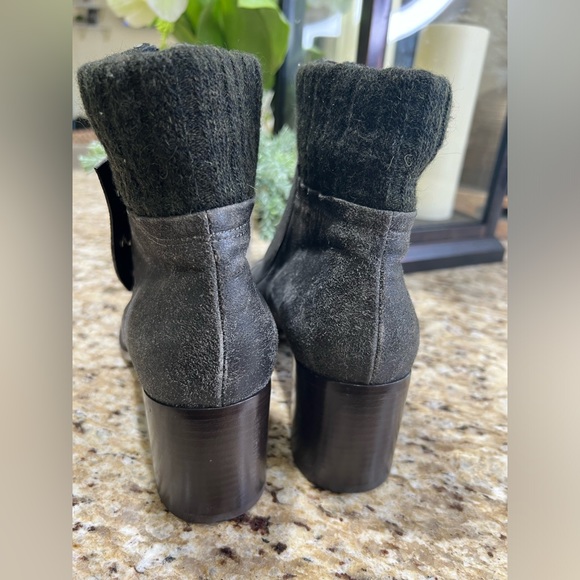 CHANEL Charcoal Distressed Leather & Tweed Knit Cuff CC Button Ankle Boots 42 - Picture 11 of 16